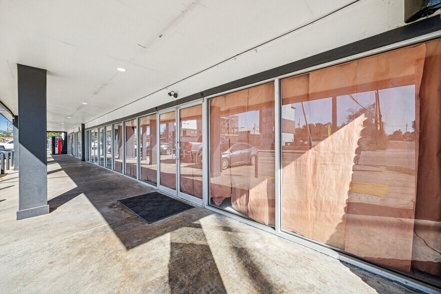 5600 Yale St, Houston, TX à louer - Photo de l’immeuble – Image 1 sur 7