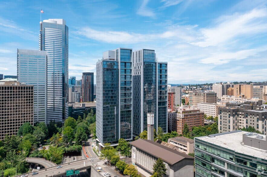 702 Spring St, Seattle, WA à louer - Photo de l’immeuble – Image 2 sur 314