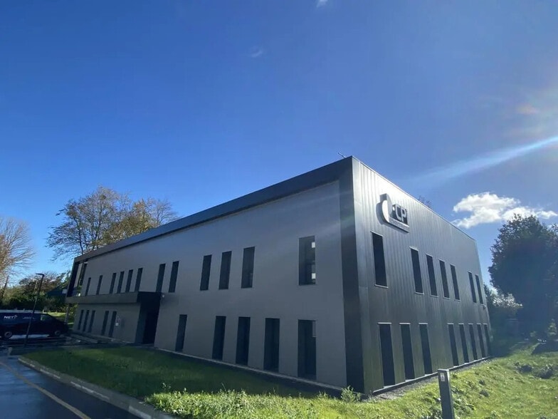 Bureau dans Saint-Grégoire à louer - Photo de l’immeuble – Image 1 sur 7