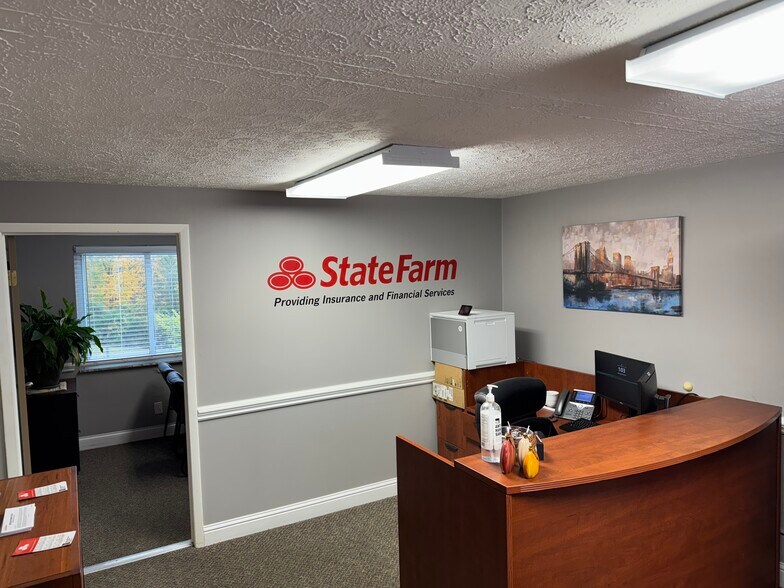 5643 Cheviot Rd, Cincinnati, OH à louer - Photo de l’immeuble – Image 2 sur 12