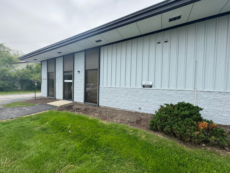 4111 Jackson Rd, Ann Arbor, MI à louer - Photo de l’immeuble – Image 1 sur 10