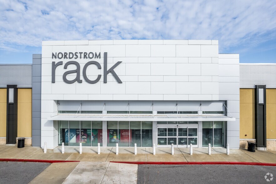 4572 Poplar Ave, Memphis, TN à louer - Photo principale – Image 1 sur 7