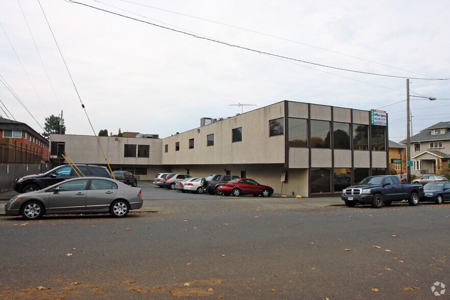 2154-2158 NE Broadway St, Portland, OR à louer - Photo de l’immeuble – Image 2 sur 7
