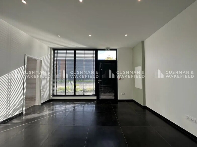 Local d’activités dans Ostwald à louer - Photo de l’immeuble – Image 2 sur 10