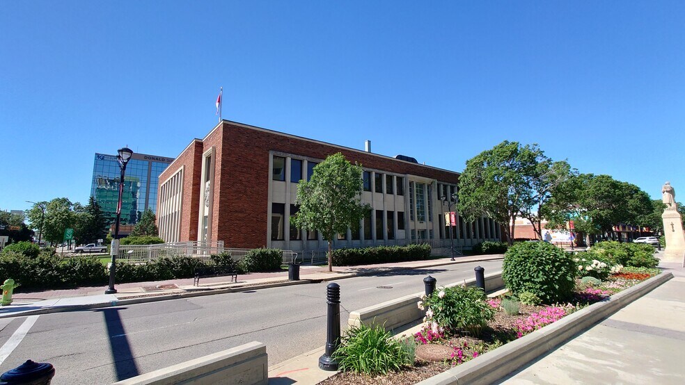 4909 50 St, Red Deer, AB à louer - Photo de l’immeuble – Image 3 sur 12