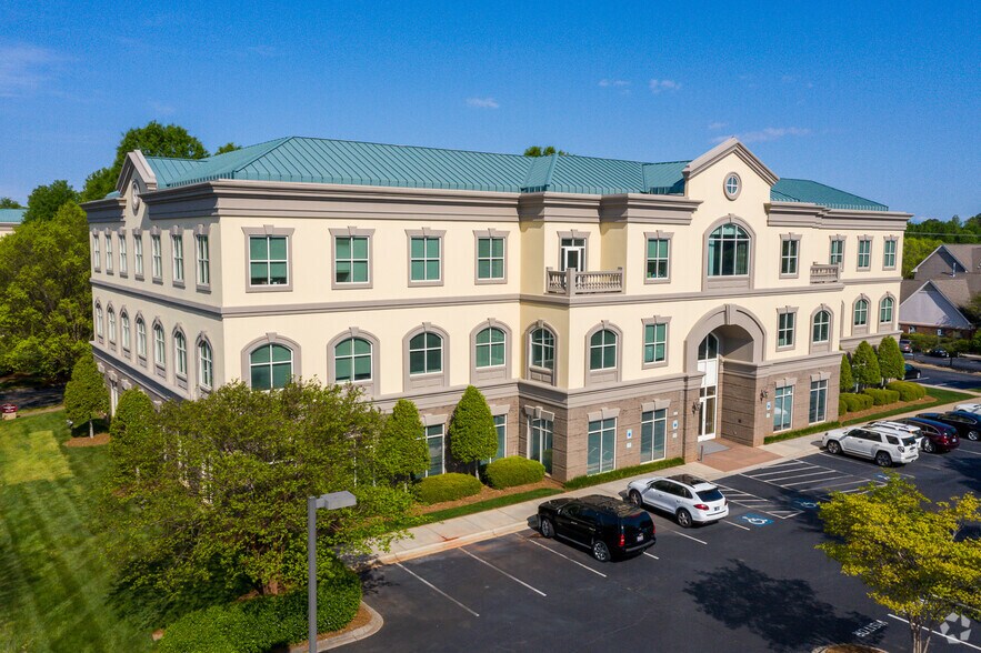 16810 Kenton Dr, Huntersville, NC à louer - Photo principale – Image 1 sur 3