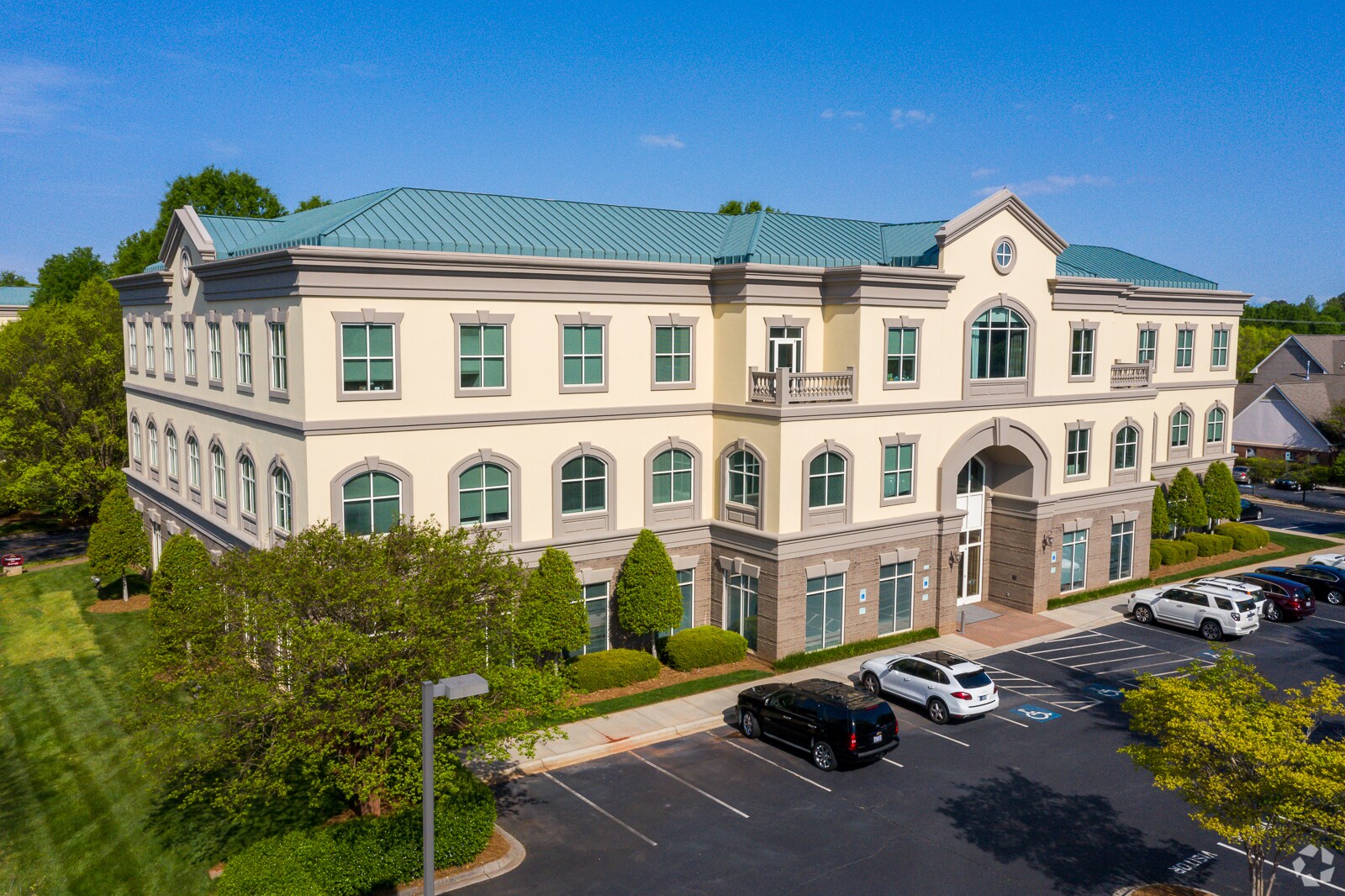 16810 Kenton Dr, Huntersville, NC à louer Photo principale– Image 1 sur 4