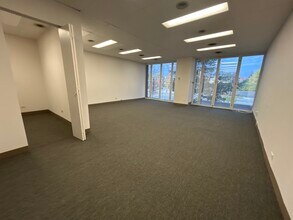 3525 W Peterson Ave, Chicago, IL à louer Photo de l’immeuble– Image 2 sur 3