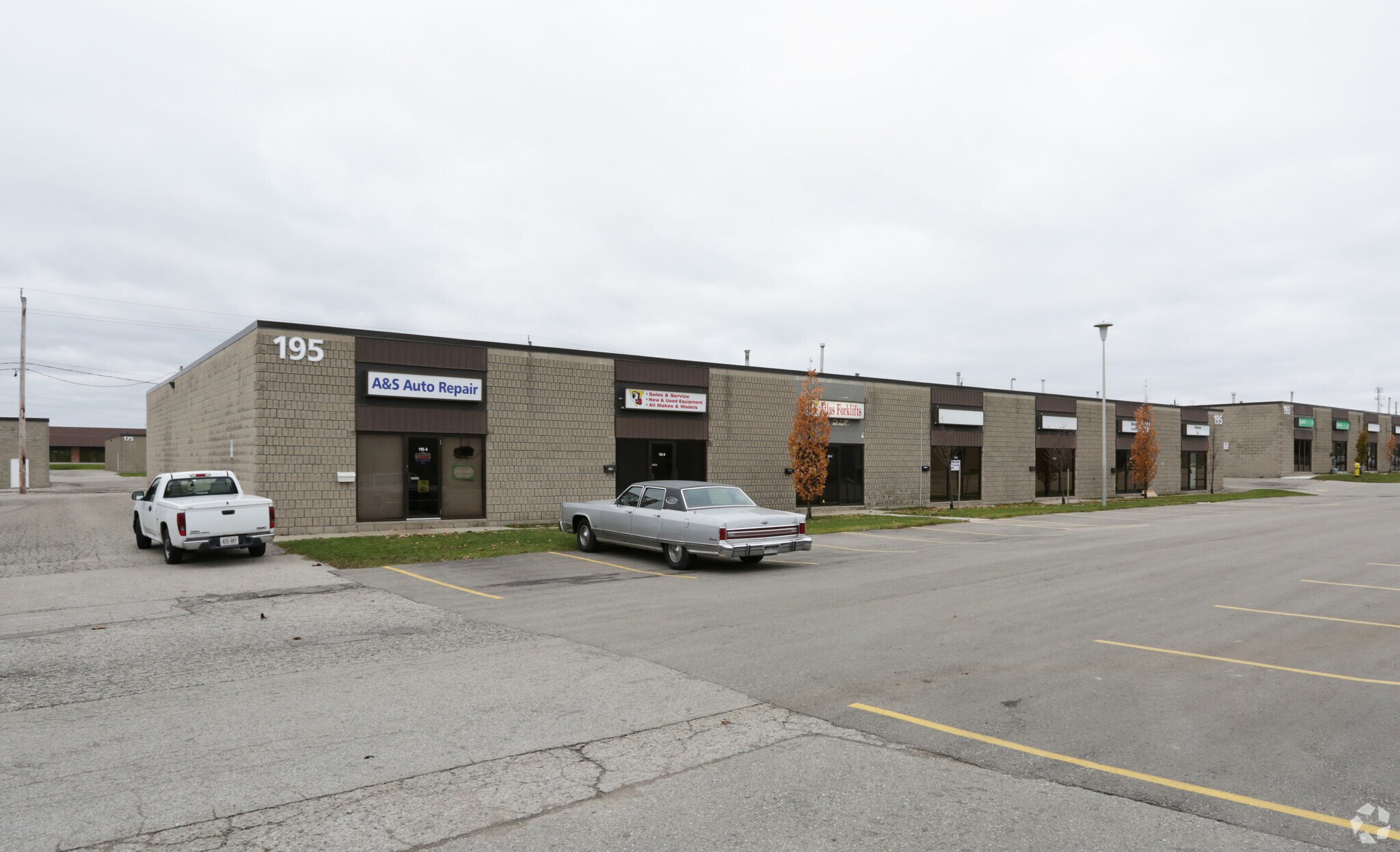 195 Exeter Rd, London, ON à louer Photo de l’immeuble– Image 1 sur 3