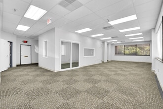 209 Elden St, Herndon, VA à louer Photo intérieure– Image 2 sur 8