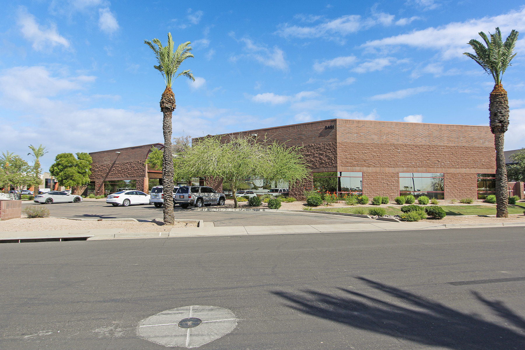 3451 E Harbour Dr, Phoenix, AZ à louer Photo principale– Image 1 sur 9