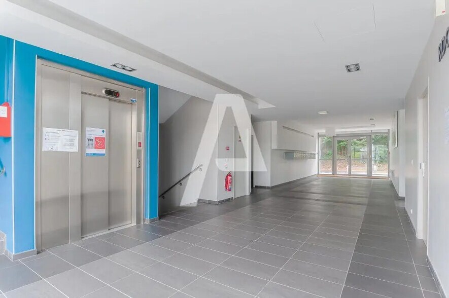 Bureau dans Orsay à louer - Photo de l’immeuble – Image 3 sur 12