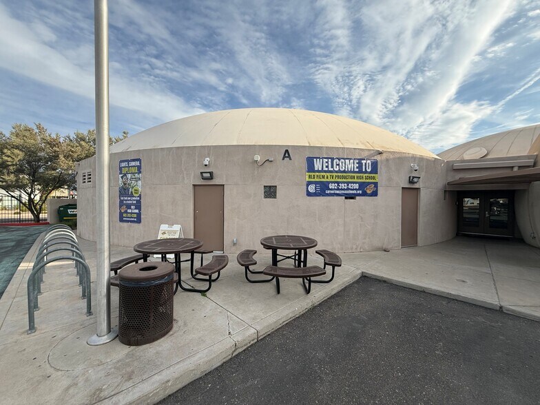 2550 E Jefferson St, Phoenix, AZ à vendre - Photo de l’immeuble – Image 3 sur 11