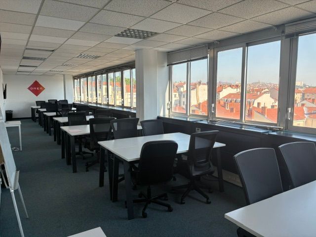 50 Rue De Marseille, Lyon à louer - Photo de l’immeuble – Image 2 sur 4