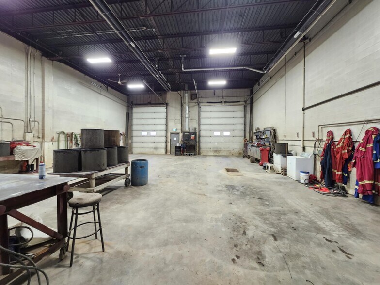 6107 46th St, Leduc, AB à louer - Photo de l’immeuble – Image 3 sur 5