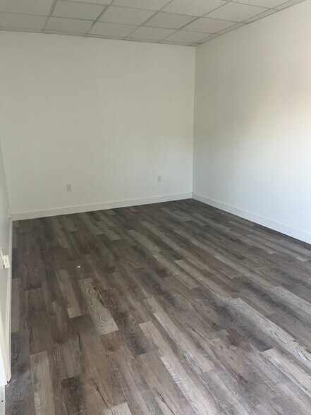 1922 NE 149th St, North Miami, FL à louer - Photo de l’immeuble – Image 2 sur 10