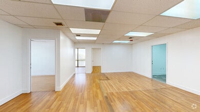 540 NW 165th St, Miami, FL à louer Numérisation 3D Matterport– Image 1 sur 6