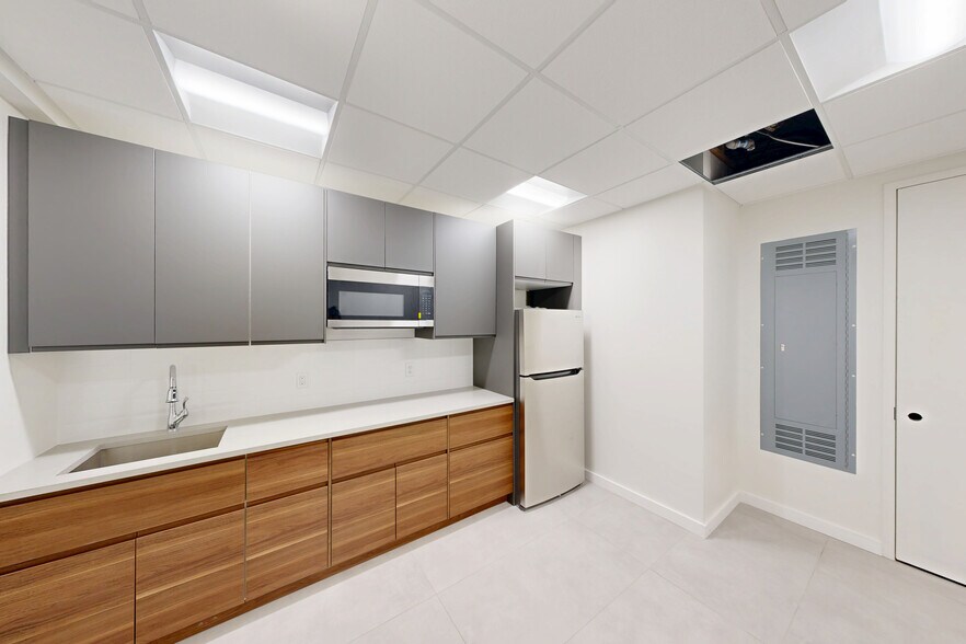 1051 Franklin Ave, Garden City, NY à louer - Numérisation 3D Matterport – Image 3 sur 27