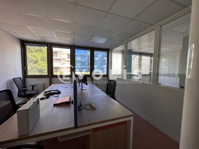 Plus de détails pour Bureau à louer