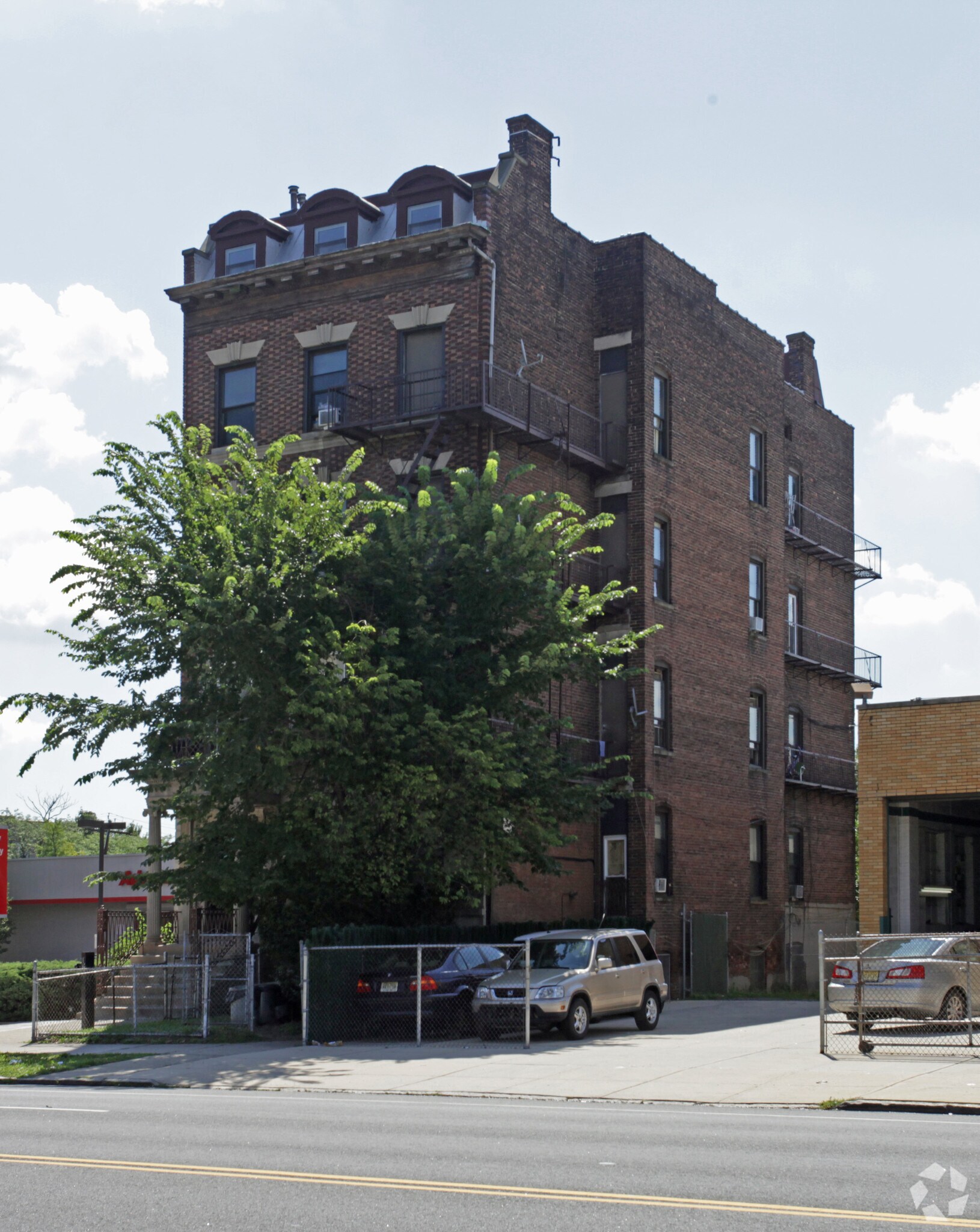 168 Clinton Ave, Newark, NJ à vendre Photo principale– Image 1 sur 4