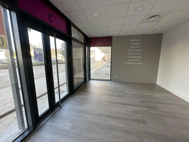 Local commercial dans Luisant à louer - Photo de l’immeuble – Image 3 sur 11