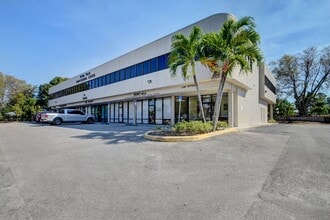 11440 Okeechobee Blvd, Royal Palm Beach, FL à louer Photo de l’immeuble– Image 2 sur 3