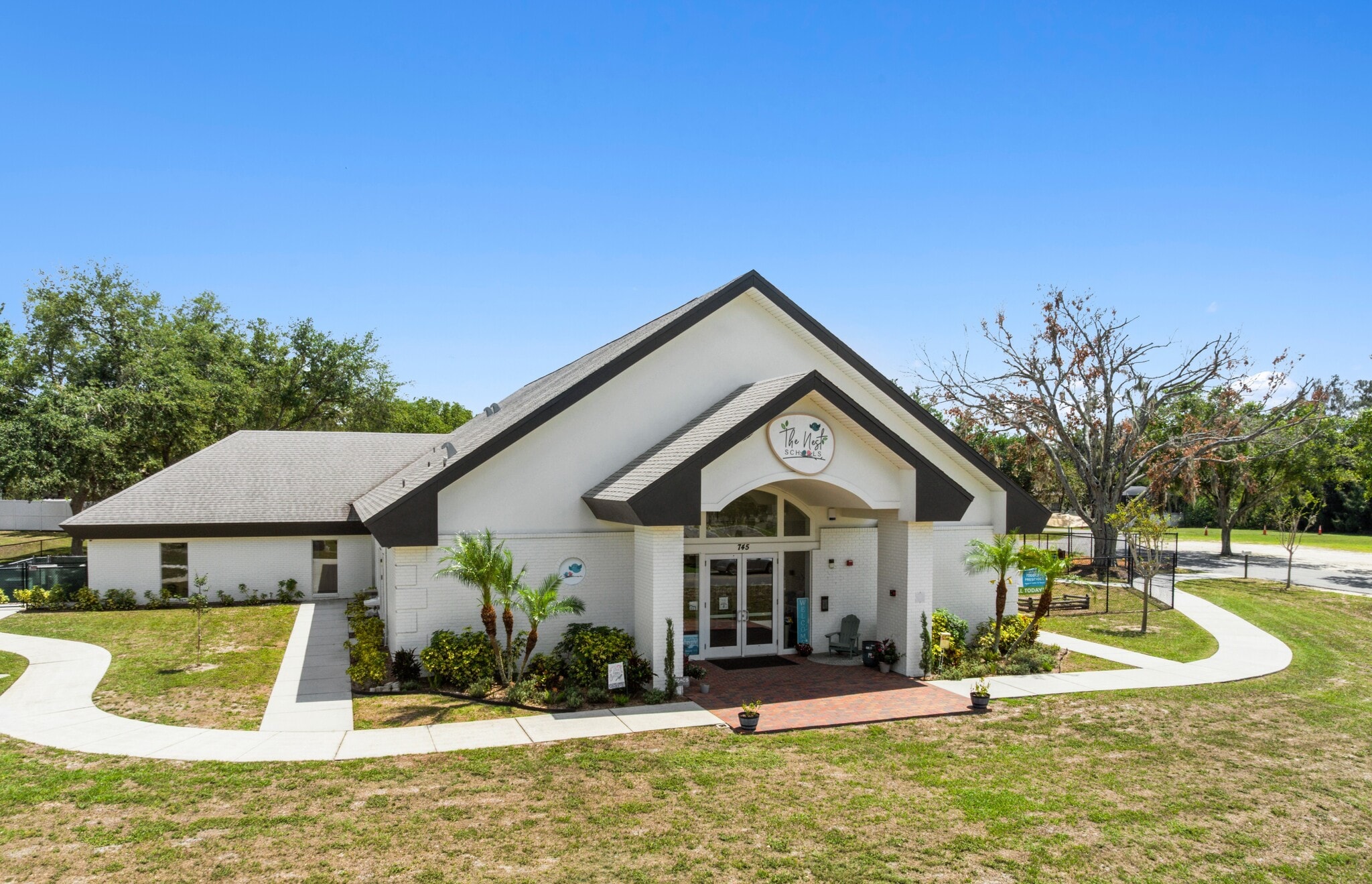 745 Lake Miriam Dr, Lakeland, FL à vendre Photo de l’immeuble– Image 1 sur 4