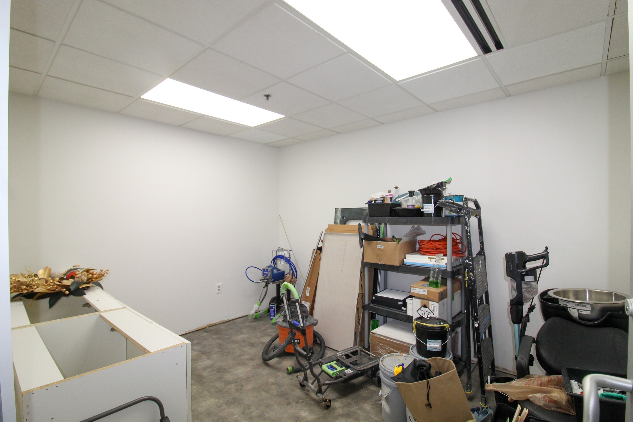 27621 Warren Rd, Garden City, MI à louer Photo intérieure– Image 1 sur 2