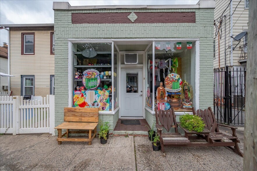 114 Ferris Ave, White Plains, NY à vendre - Photo de l’immeuble – Image 3 sur 22
