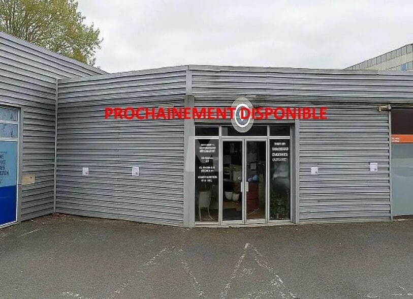 Local commercial dans Évry-Courcouronnes à louer - Photo de l’immeuble – Image 1 sur 10