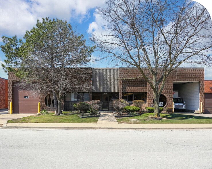 800-810 Bonnie Ln, Elk Grove Village, IL à louer - Photo de l’immeuble – Image 1 sur 3