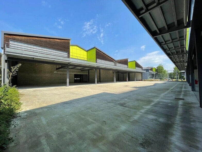 Local d’activités dans Cormeilles-en-Parisis à louer - Photo de l’immeuble – Image 2 sur 15