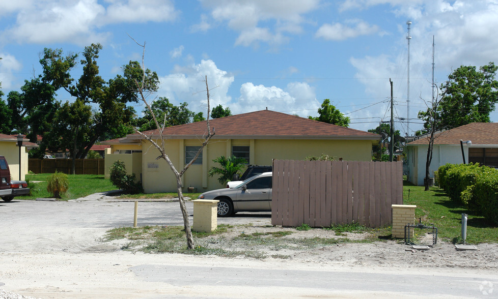 6040 SW 25th St, Miramar, FL à vendre - Photo principale – Image 1 sur 3