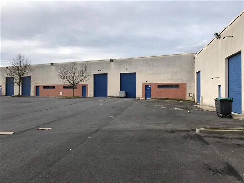 Local d’activités dans Moissy-Cramayel à louer - Photo de l’immeuble – Image 3 sur 6