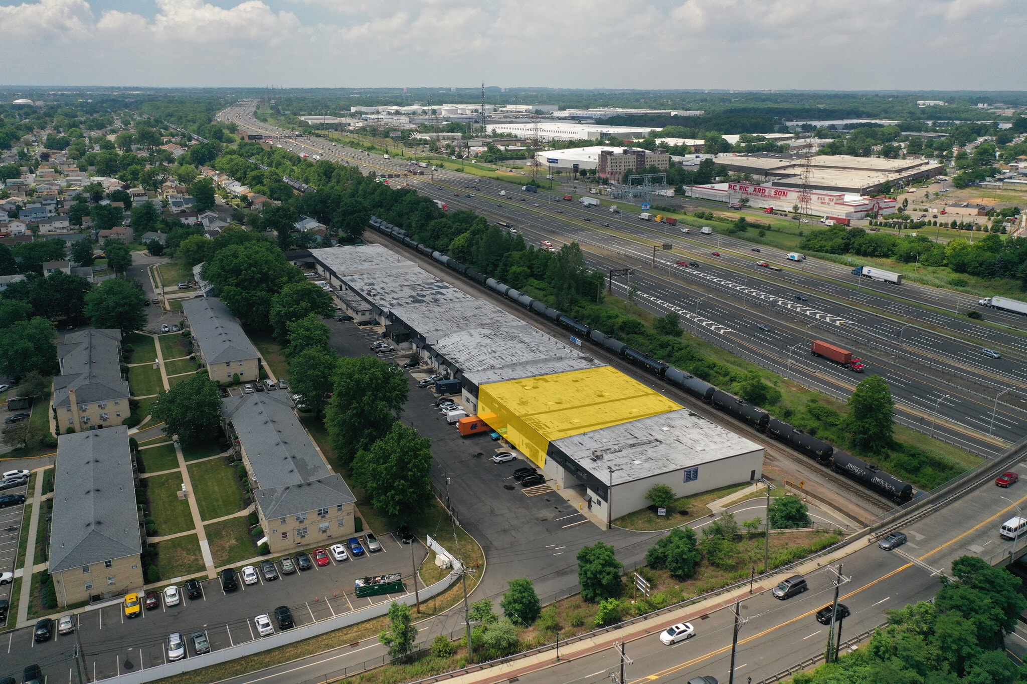 1001 Roosevelt Ave, Carteret, NJ à louer Photo intérieure– Image 1 sur 2