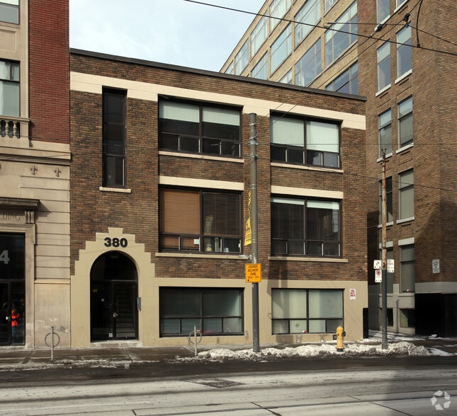 380 Adelaide St W, Toronto, ON à louer - Photo principale – Image 1 sur 4