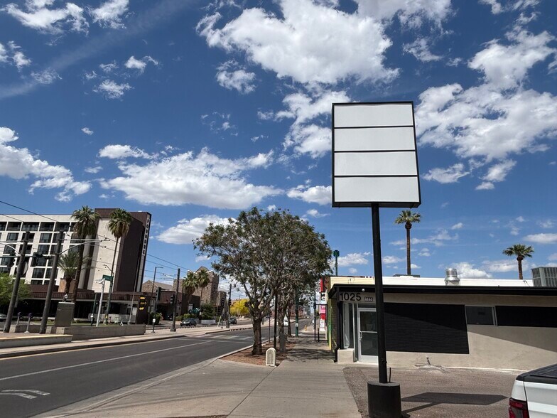 1025 N Central Ave, Phoenix, AZ à louer - Photo de l’immeuble – Image 2 sur 15