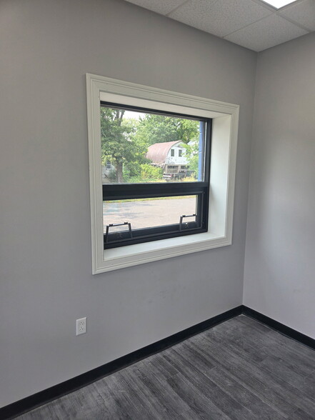 270 Brewer St, East Hartford, CT à louer - Photo de l’immeuble – Image 2 sur 10