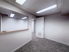 111 E 35th St, New York, NY à louer Photo intérieure– Image 2 sur 14