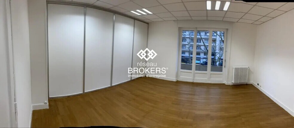 Bureau dans Grenoble à louer - Photo de l’immeuble – Image 2 sur 12