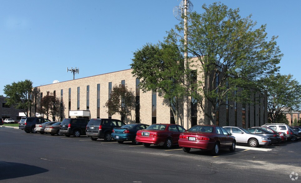 9245 N Meridian St, Indianapolis, IN à louer - Photo de l’immeuble – Image 3 sur 9