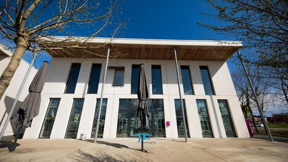 Local commercial dans Le Haillan à louer - Photo de l’immeuble – Image 1 sur 3