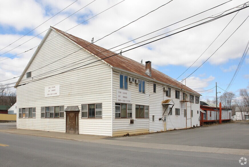 212 Canal St, Ellenville, NY à louer - Photo de l’immeuble – Image 2 sur 17