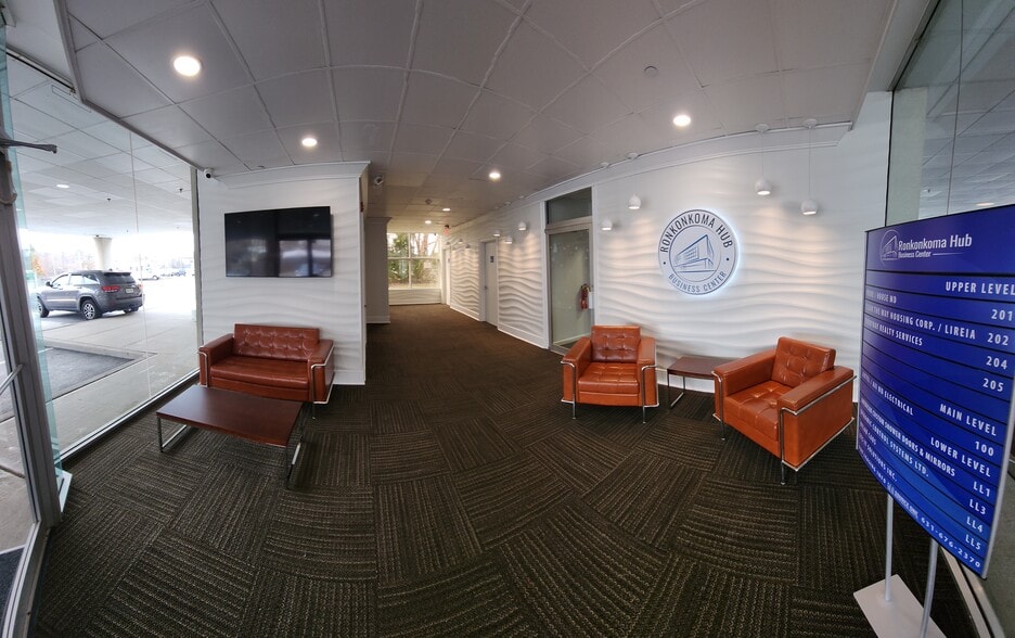 5018 Express Dr S, Ronkonkoma, NY à louer - Hall d’entrée – Image 3 sur 3