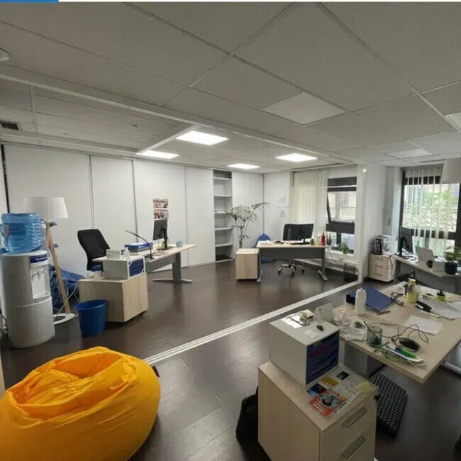 Plus de détails pour Bureau à louer