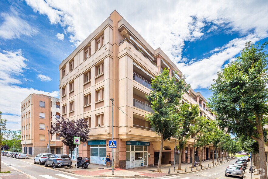 Immeuble residentiel dans Sant Cugat del Vallès, Barcelona à vendre - Photo de l’immeuble – Image 2 sur 2