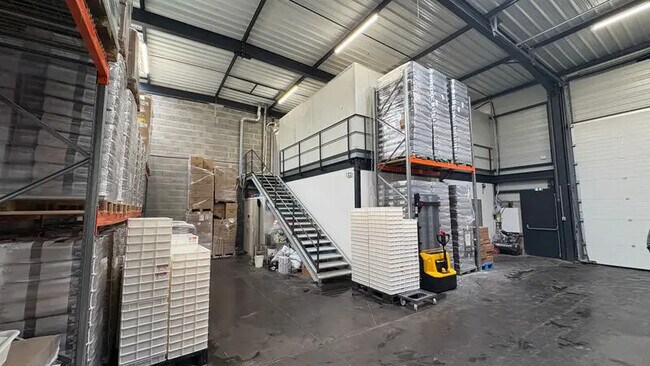 Plus de détails pour Rue Emile Zola, Décines-Charpieu - Bureau, Local d'activités à louer