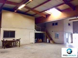 Plus de détails pour Local d'activités à louer