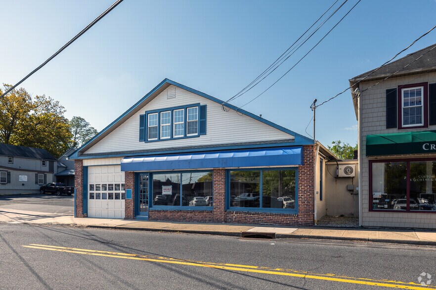 135 W Ward St, Hightstown, NJ à vendre - Photo de l’immeuble – Image 2 sur 6