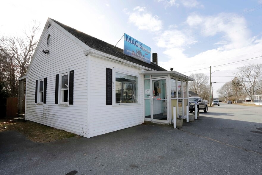 116 Sconticut Neck Rd, Fairhaven, MA à vendre - Photo principale – Image 1 sur 20